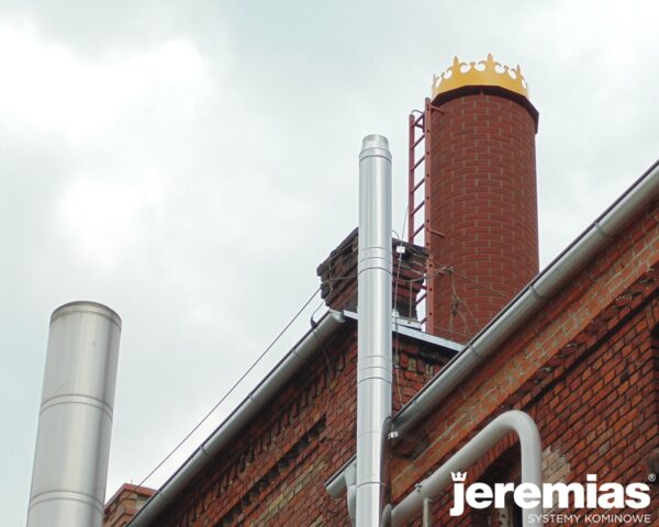 Renowacja komina z charakterystyczną koroną